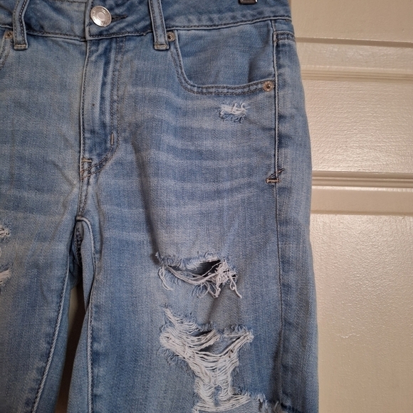 American Eagle distressed jean shorts s - Picture 3 of 6